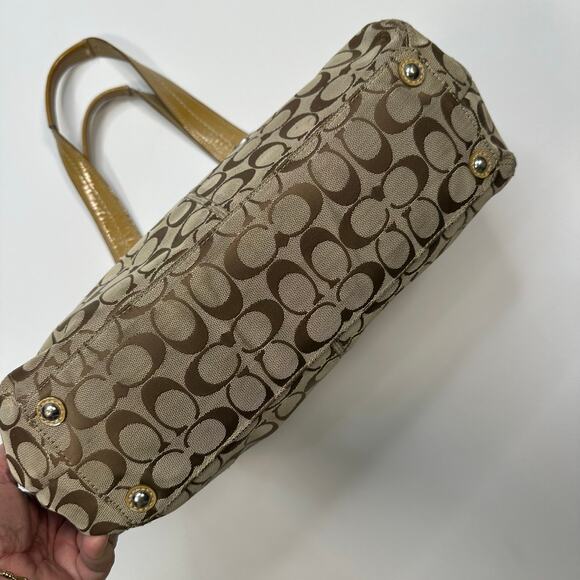 Vintage Y2K Coach Monogram Tan Canvas and Patent Leather Shoulder Bag - Picture 5 of 12